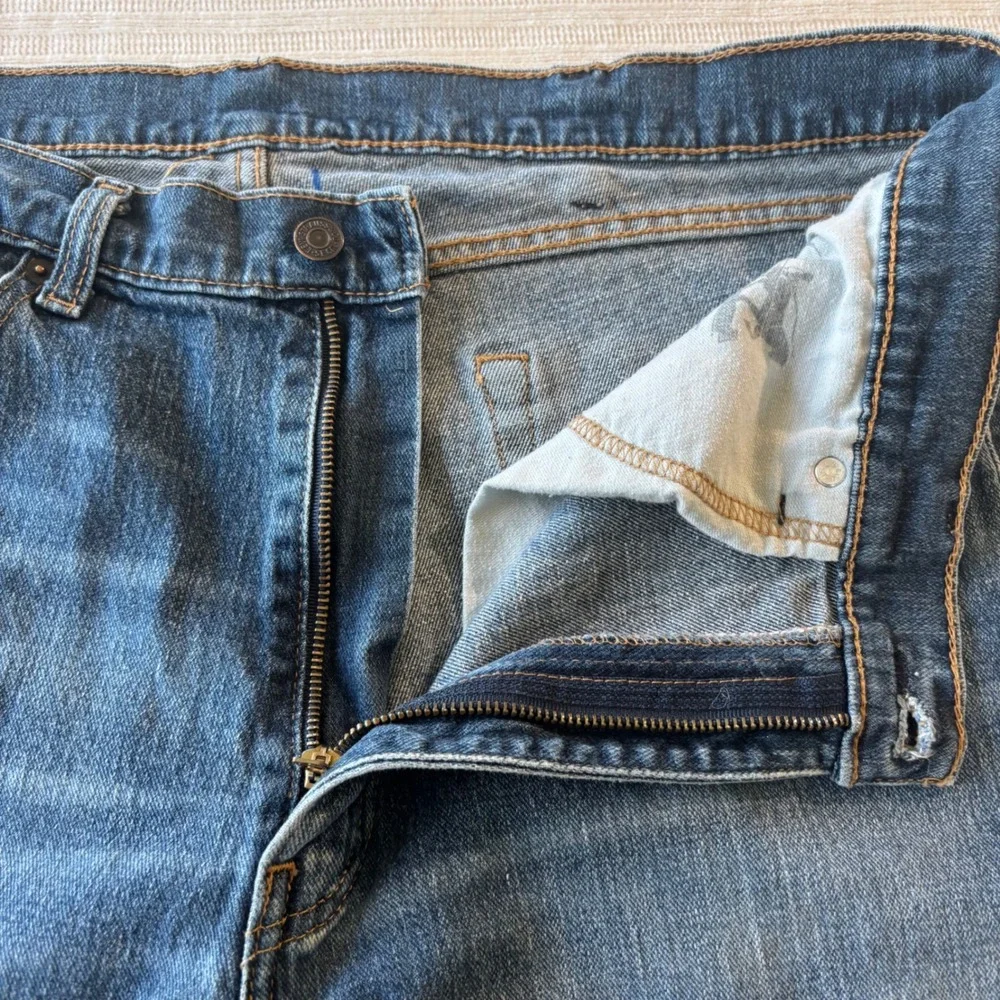 Levis 505 Regular Fit Jeans Mens 38x32 Medium Wash Blue Straight Leg Denim